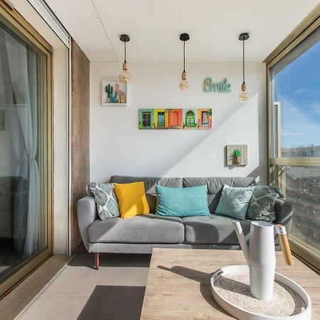 Lb Vacation Rentals I Admire Panoramic Ocean Views Through Walls Of Windows Cannes Esterno foto
