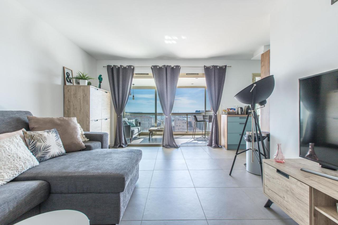 Lb Vacation Rentals I Admire Panoramic Ocean Views Through Walls Of Windows Cannes Esterno foto