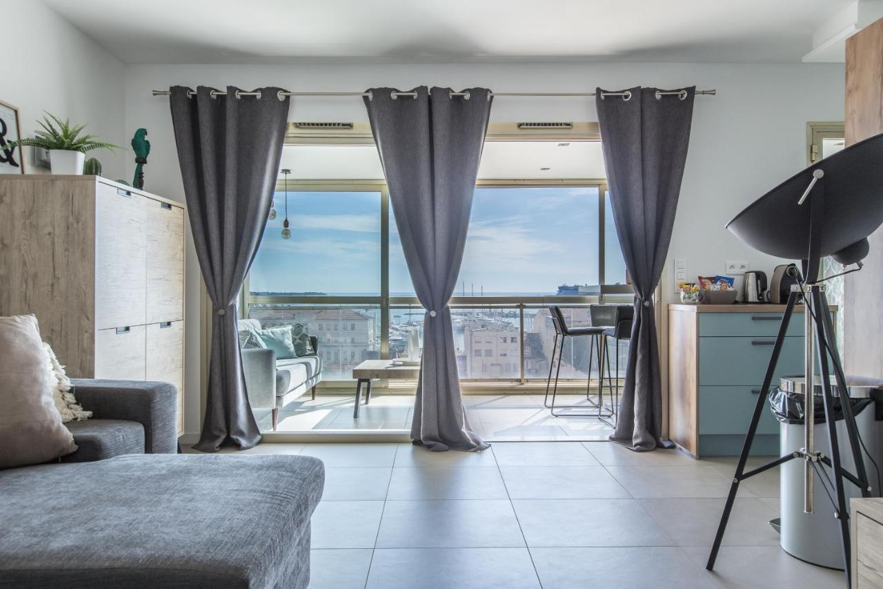 Lb Vacation Rentals I Admire Panoramic Ocean Views Through Walls Of Windows Cannes Esterno foto