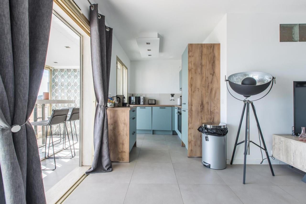 Lb Vacation Rentals I Admire Panoramic Ocean Views Through Walls Of Windows Cannes Esterno foto