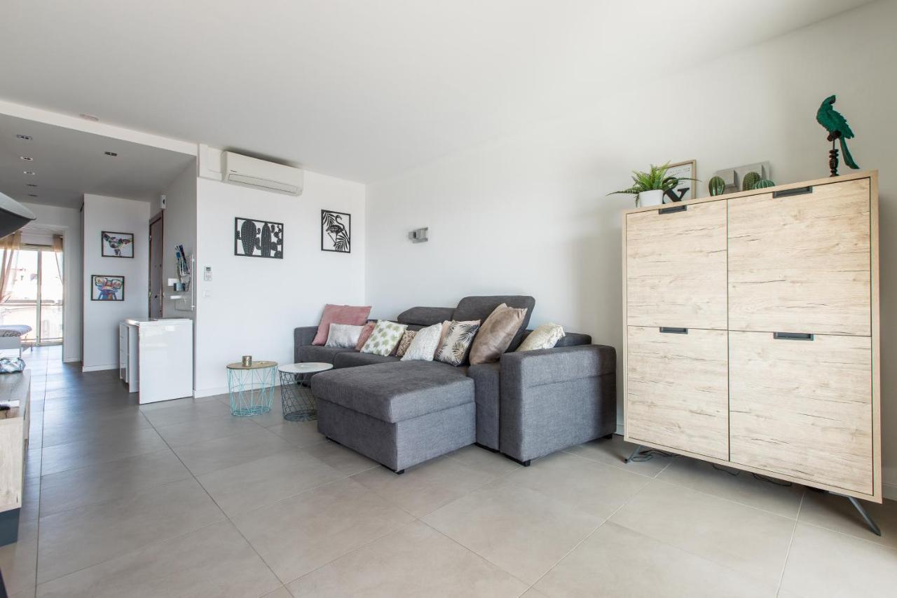 Lb Vacation Rentals I Admire Panoramic Ocean Views Through Walls Of Windows Cannes Esterno foto
